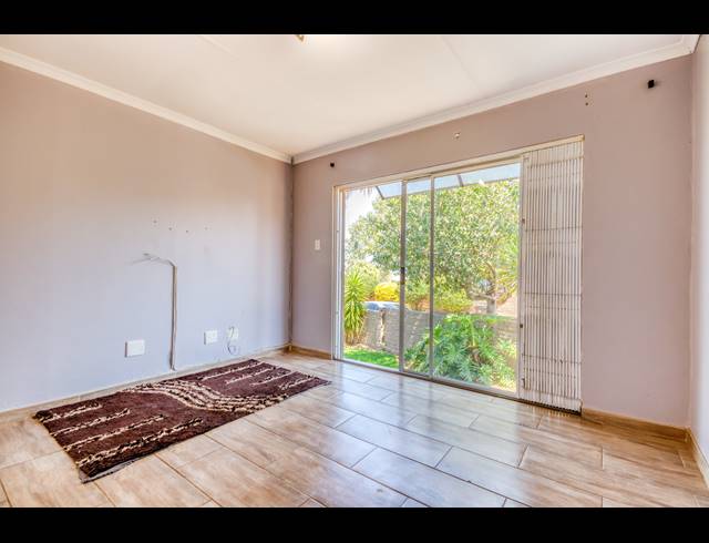 2 BEDROOM TOWNHOUSE RENTED IN HONEYDEW MANOR